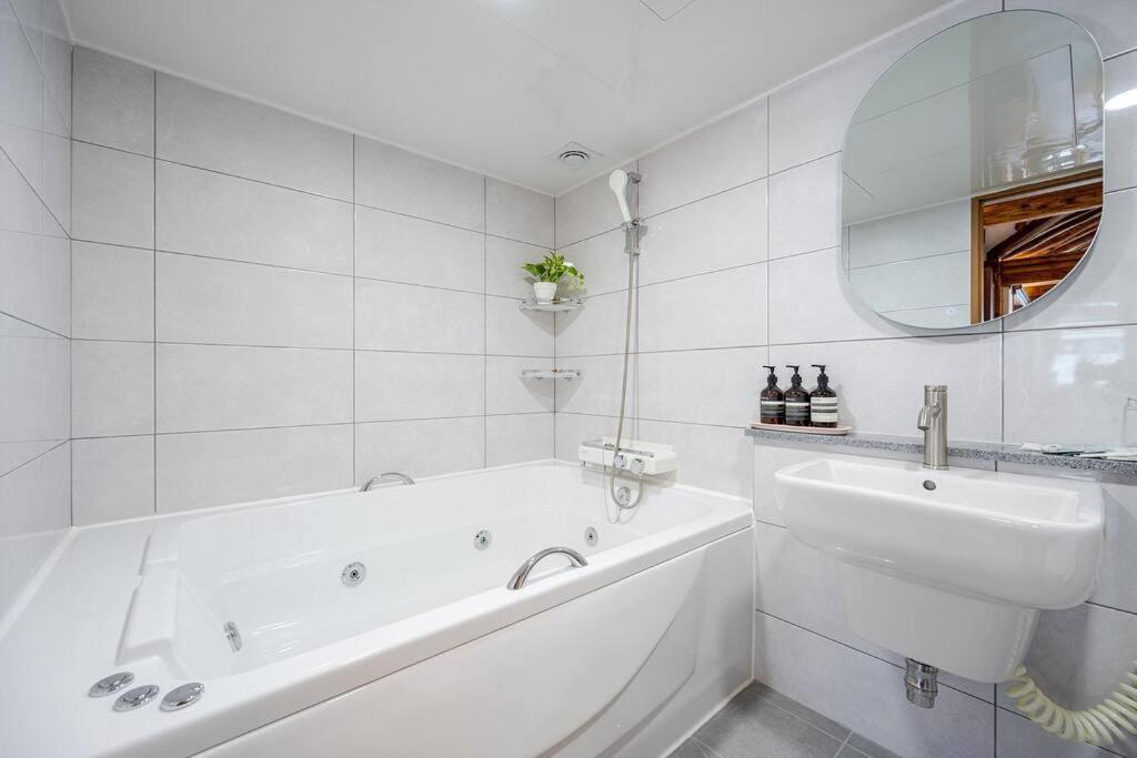 Hanokstay Haru Jeonju Ngoại thất bức ảnh